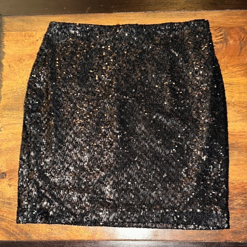 White House Black Market sequin skirt size 2 EUC